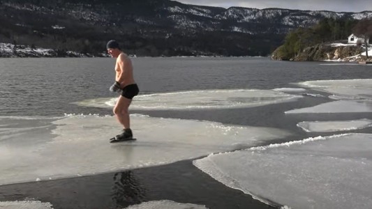 Murió un famoso youtuber tras caer a un lago congelado mientras grababa