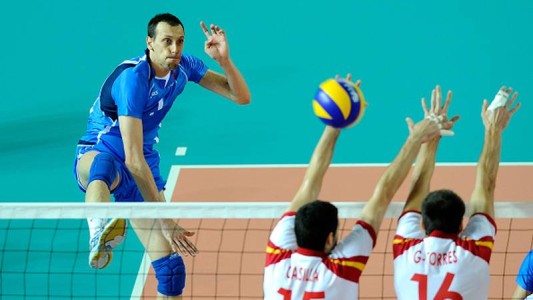 Un famoso jugador de vóley tuvo durante 15 años una relación virtual con una falsa supermodelo: le robaron 800 mil dólares