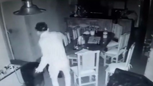 Ladrones le desvalijaron su casa y su peluquería: llamó a la policía y la insultaron