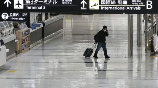 Ómicron: Japón suspende nuevas reservas de vuelos