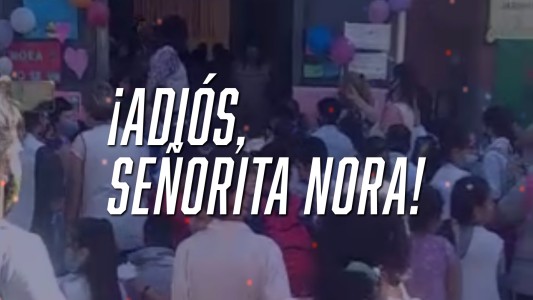 La emotiva despedida a una maestra jubilada - #FlashChat