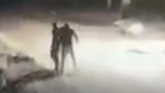 Lo atacaron en la calle y lo asesinaron de 40 puñaladas: detuvieron a un vecino