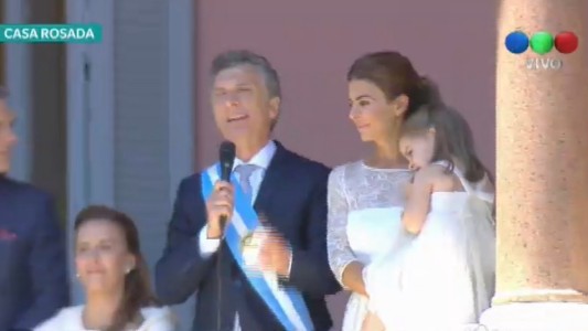 Macri habló desde el balcón de Casa Rosada: "Esta Argentina la construimos entre todos"