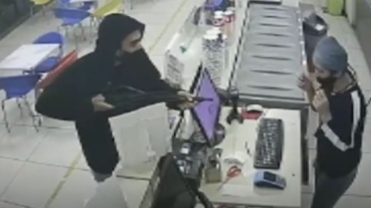 Robó una heladería a punta de un... paraguas