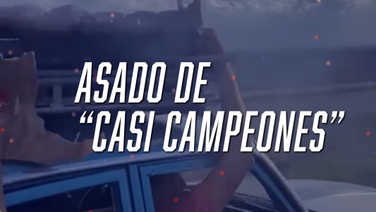 Hinchas de Talleres hicieron un asado en el techo de un Falcon - #FlashChat