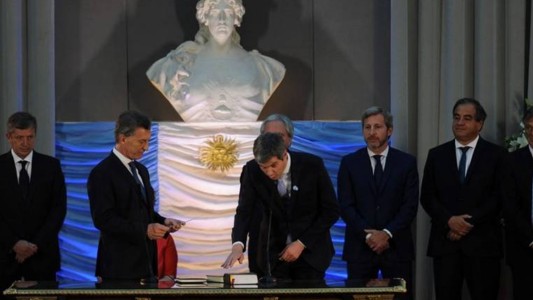 Macri tomó juramento al gabinete de ministros de su gobierno