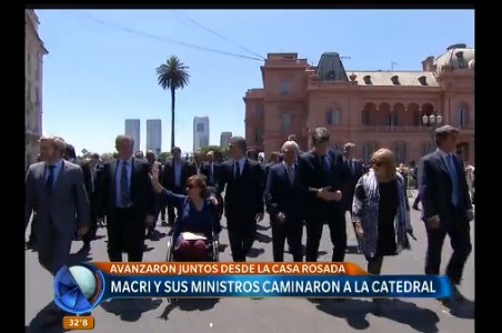 Macri y sus ministros caminaron a la Catedral