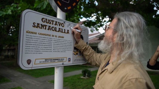 Gustavo Santaolalla volvió a su barrio y recorrió la Ruta del Rock de Tres de Febrero