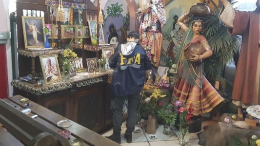 Cayó una banda acusada de trata de personas que tenía un templo Krishna