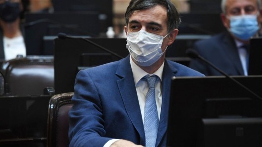 Esteban Bullrich: "Tengo que renunciar a mi banca de senador para dedicarme a mi familia y la ELA"