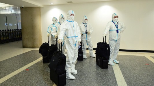 Advertencia de la OMS: "Nos enfrentamos a un tsunami de infecciones por Delta y Ómicron"