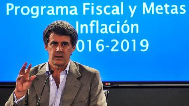 Prat Gay pronostica una inflación de "hasta el 25%" para el 2016