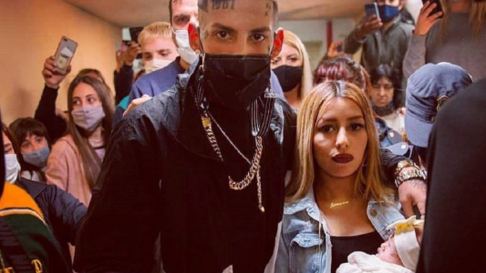 La foto en la cama que dispararon los rumores de infidelidad de Tamara Báez, la novia de L-Gante