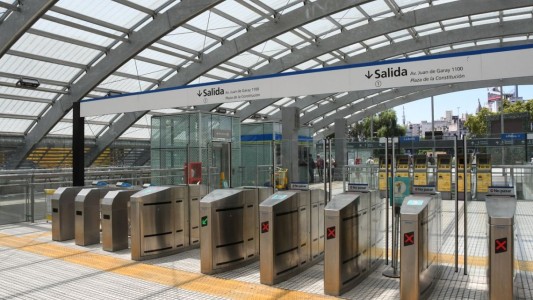 Metrodelegados "liberan accesos" en estación Constitución de Línea C de subte