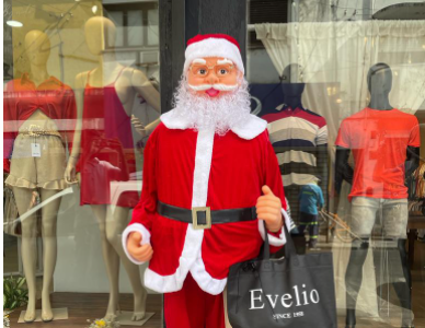 Se robaron un Papá Noel de una peatonal y fueron detenidos