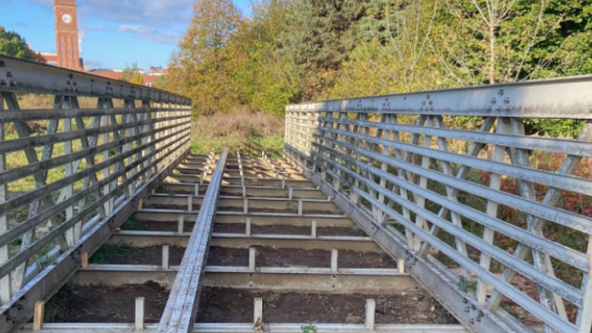 Acusan a un hombre de robarse un puente de 18 metros y lo meten preso