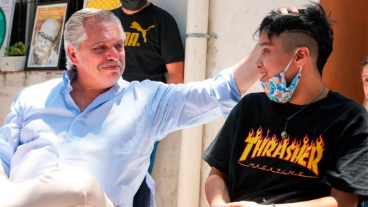 En vísperas de Navidad, el Presidente visitó un hogar de los curas villeros