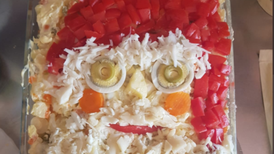 Viral navideño: "No es Navidad si mamá no hace la ensalada rusa con la cara de Papá Noel"