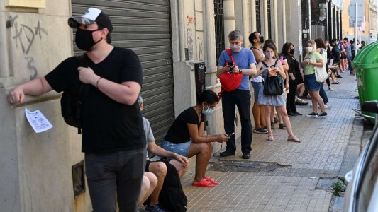 Los centros de testeos porteños funcionan con un refuerzo de seguridad luego de la agresión a un médico