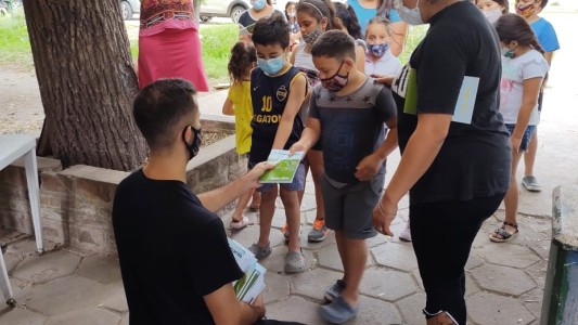 Literatura en una cárcel de La Plata: internos escribieron, editaron, publicaron y donaron un libro de cuentos infantiles