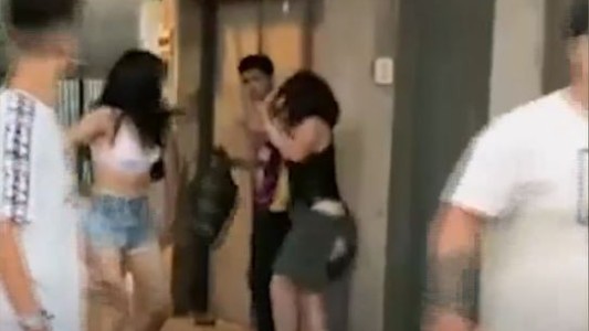 Brutal paliza a una chica de 19 años en Merlo a la salida de una fiesta