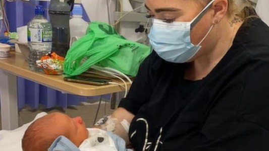 No estaba vacunada y murió de coronavirus tras dar a luz a su hijo