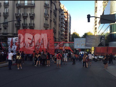Corte en Callao y Corrientes pone a prueba el Protocolo antipiquetes