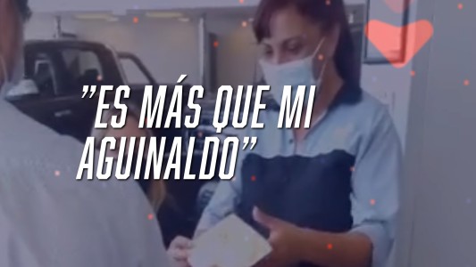Una empleada de limpieza fue sorprendida por sus compañeros de trabajo - #FlashChat
