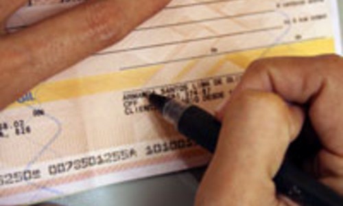 Una mujer evitó ir a juicio oral por un cheque robado pagando $600 por mes hasta cubrir la suma defraudada