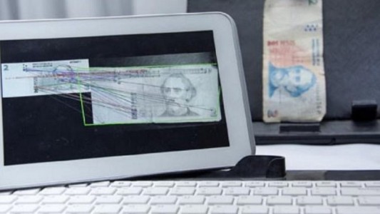 Crean el primer lector de billetes para personas no videntes