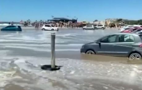 Rescató 500 vehículos en la playa y aconseja: “Si no ves una huella de otro auto, no te metas”