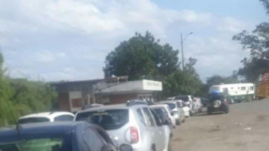 Cientos de argentinos quedaron varados en Paraguay