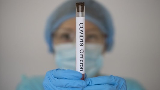 Brasil registró la primera muerte por la variante ómicron: un hombre de 68 que se había dado las tres dosis de la vacuna