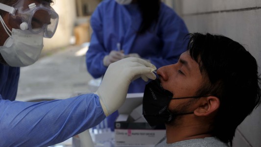 Tercera ola de coronavirus: la Ciudad abrirá nuevos vacunatorios y reforzará el testeo