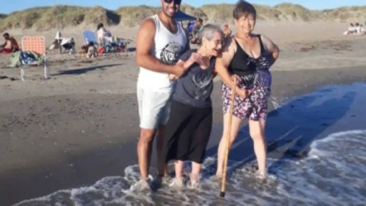 El video conmovedor de la mujer que conoció el mar a los 100 años