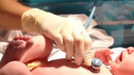 Una nena de 10 años, que fue violada, dio a luz: el abusador está prófugo