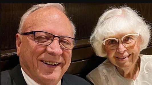 Para cumplir el último deseo de su esposo, una mujer de 90 años se casó con el mejor amigo