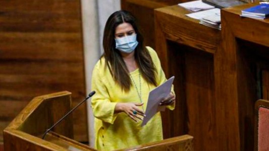 Una diputada antivacunas se contagió y obligó a 15 legisladores a aislarse