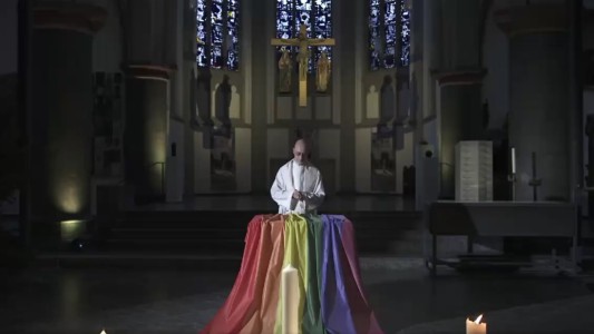 "No quiero esconderme más": católicos alemanes homosexuales "salen del armario" y protestan contra discriminación