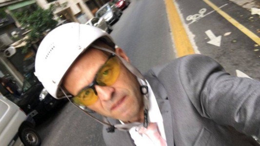 #ObamaEnArgentina : Dietrich fue a Casa Rosada en Bici y lo demoraron en la puerta