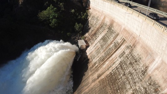 Córdoba: Reapareció la "cola de la novia" en el dique San Roque