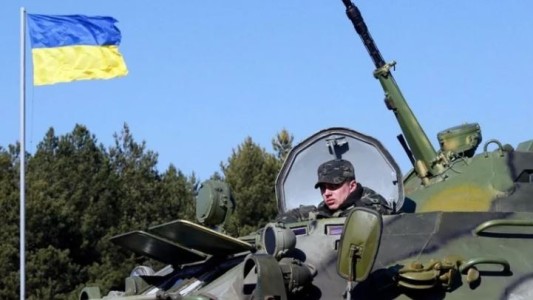 Avanzan gestiones diplomáticas y aprestos militares, pero Ucrania no ve indicios de ataque inminente