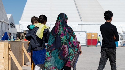 Jefe de la ONU pide a los talibanes que reconozcan los DD.HH de las mujeres