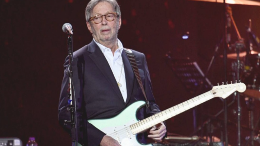 Eric Clapton cree que los vacunados por coronavirus están “bajo hipnosis”