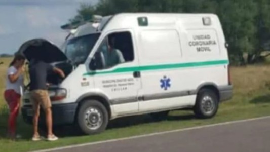 Azul: Se rompió una ambulancia y murió una mujer que era trasladada