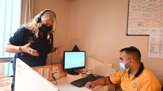 El emocionante audio de una médica que ayuda a una mamá a dar a luz por teléfono: "Ahí sale"