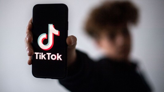 Una joven se mató por grabar un TikTok con una ametralladora