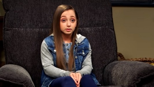 La historia de la joven que vive "atrapada" en un cuerpo de nena: "Quiero que me traten como a una adulta"