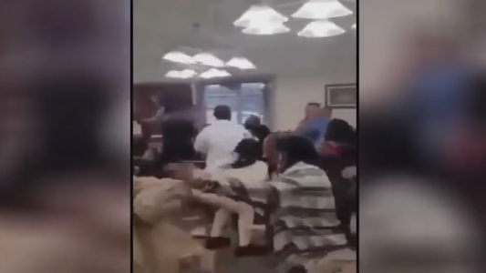 "Ese churrasco es mío": batalla campal en un tenedor libre