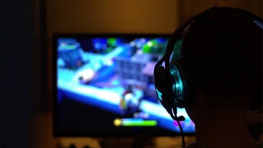 Un chico de 14 años mató a su mamá y tres hermanos tras perder en un videojuego: "Creía que volverían a estar vivos"